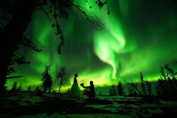 https://www.discovercanadatours.com/wp-content/uploads/2022/05/Aurora-Village-Yellowknife-Northwest-Territories-Canada-Aurora-Borealis-Northern-Lights-teepees-Credit-Seji-Romance-e1657229640247-600x401.jpeg