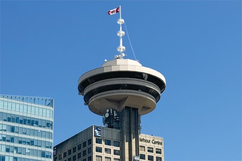 https://www.discovercanadatours.com/wp-content/uploads/2022/07/©DCT-AliciaLuna-VancouverLookout.jpg