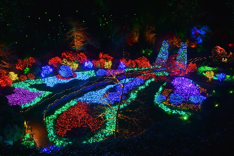 https://www.discovercanadatours.com/wp-content/uploads/2022/11/©TheButchartGardens-ChristmasLights.jpg