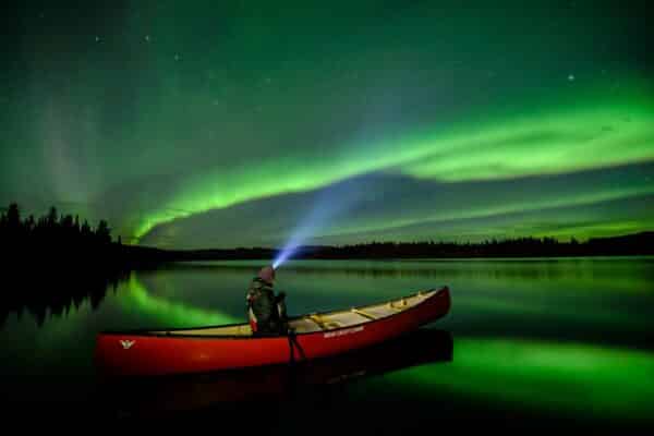 https://www.discovercanadatours.com/wp-content/uploads/2023/01/©YukonGovt-hynesightadventures-Fall-NorthernLights-600x400.jpg