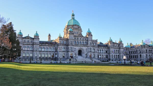 https://www.discovercanadatours.com/wp-content/uploads/2023/05/Victoria©Mario-Mendez-unsplash_72-600x338.jpg