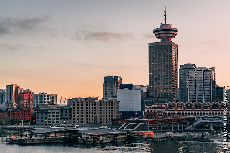 https://www.discovercanadatours.com/wp-content/uploads/2024/10/Unsplash-VancouverLookout-Harbour.jpg