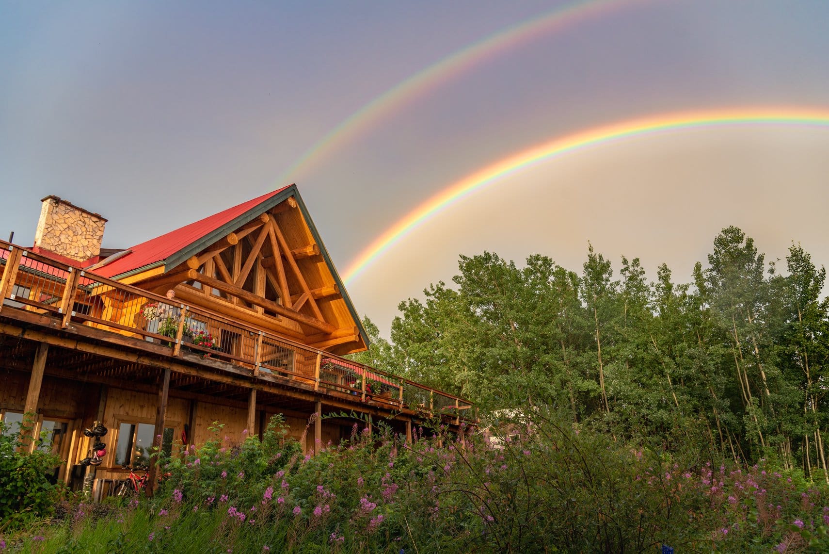 https://www.discovercanadatours.com/wp-content/uploads/2025/02/©InnOnTheLake-Yukon-Rainbow.jpg